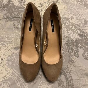 Forever 21 tan suede platform high heel